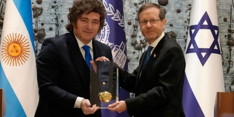Javier Milei se reunió con el presidente de Israel y recibió una condecoración