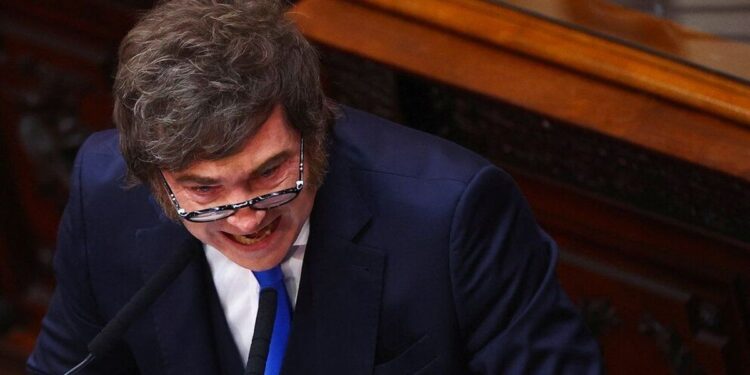 Javier Milei volvió a atacar a los periodistas y aseguró que “la motosierra sigue encendida”