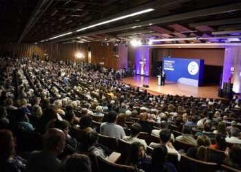 Kicillof abre más espacios del Movimiento Derecho al Futuro y evalúa una aparición internacional