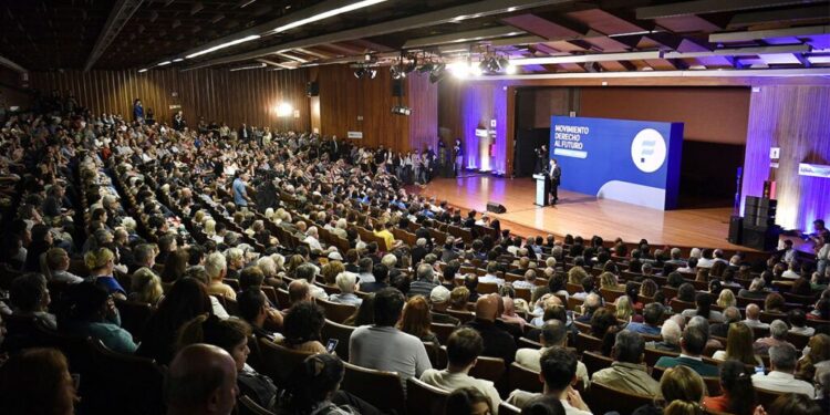 Kicillof abre más espacios del Movimiento Derecho al Futuro y evalúa una aparición internacional