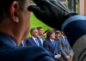 La casta se reúne en la Rosada: Milei cierra filas ante la escalada del «Adorni-gate»