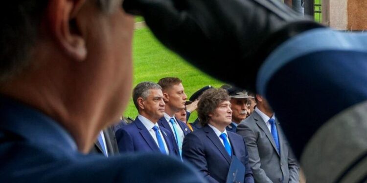 La casta se reúne en la Rosada: Milei cierra filas ante la escalada del «Adorni-gate»