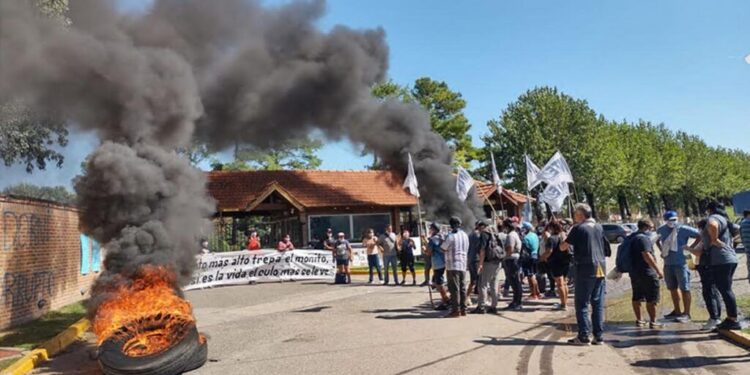 La Justicia pone el foco en las refacciones de la casa de Adorni en el country de Exaltación de la Cruz