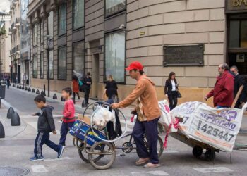 La Legislatura exige explicaciones al gobierno porteño por la iniciativa de trasladar paradores fuera de la Ciudad