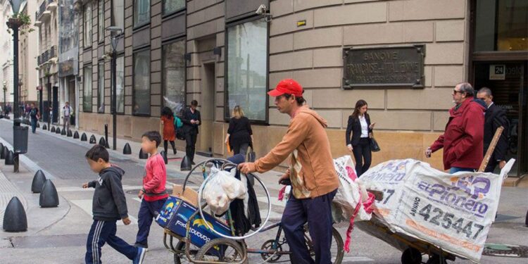 La Legislatura exige explicaciones al gobierno porteño por la iniciativa de trasladar paradores fuera de la Ciudad