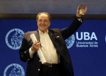 La UBA reconoció a Carlos Heller como Doctor Honoris Causa