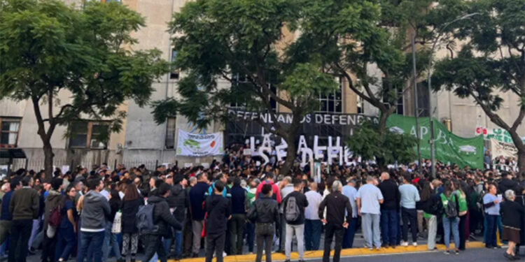 La UBA sale a la calle: clases públicas y servicios gratuitos para exigir el financiamiento universitario