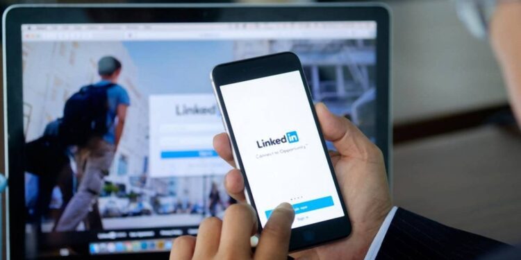 LinkedIn suma funciones con Inteligencia Artificial para mejorar perfiles y potenciar la búsqueda laboral