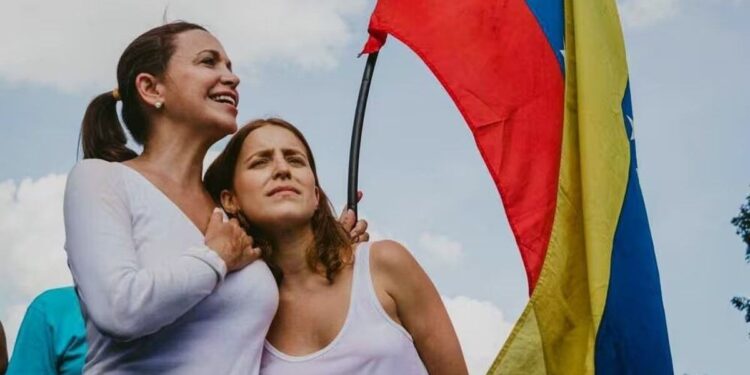 María Corina Machado exige elecciones “lo antes posible” en Venezuela