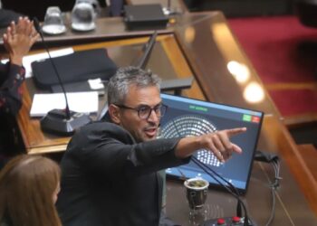 Martín Menem confirmó que Manuel Adorni irá a Diputados: “Va a ser picante, compren pochoclos”