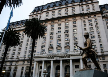 Mientras Milei escala la tensión con Irán, en las Fuerzas Armadas dicen que no hay espalda para participar de la guerra