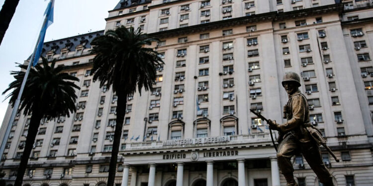 Mientras Milei escala la tensión con Irán, en las Fuerzas Armadas dicen que no hay espalda para participar de la guerra