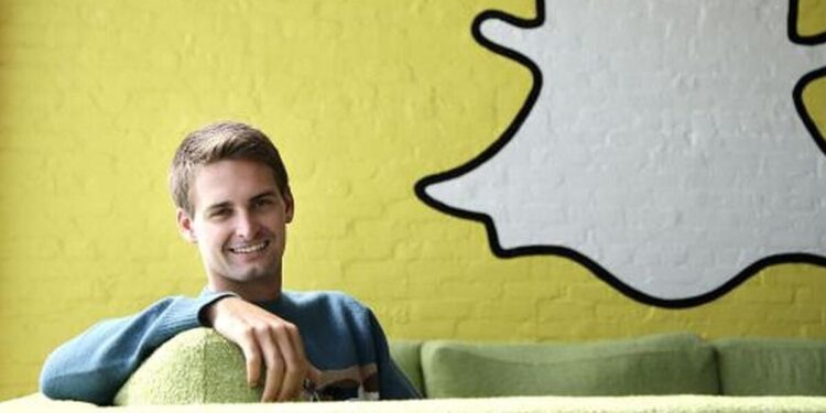 Otro gigante tecnológico afronta cambios por la Inteligencia Artificial: Snapchat despide a 1.000 trabajadores