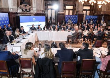 Para Sturzenegger, un británico debería poder «comprar tierras» en Tierra del Fuego