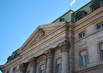 Piden que la Justicia investigue créditos millonarios del Banco Nación a funcionarios y legisladores cercanos a Milei