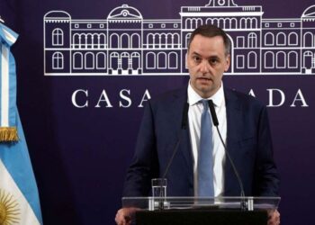 Plan platita de Adorni: financió otro departamento con dólares de dos mujeres