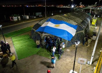 Postales de Memoria y Soberanía: la vigilia por Malvinas en imágenes