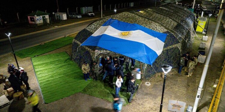 Postales de Memoria y Soberanía: la vigilia por Malvinas en imágenes