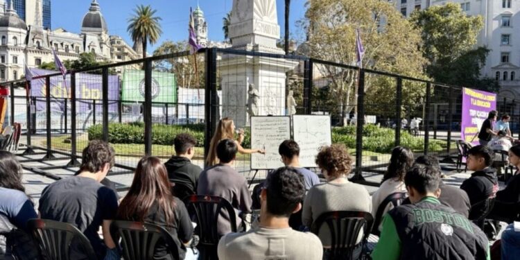 Reclamo universitario: clases públicas frente a la Casa Rosada por la ley de financiamiento