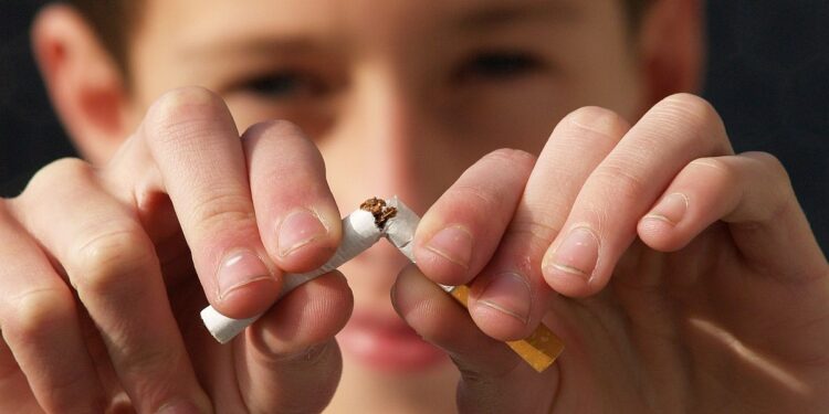 Reino Unido prohibirá la venta de tabaco de por vida para quienes hayan nacido después de 2009