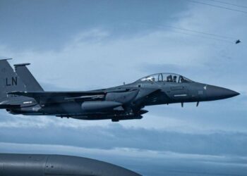 Un avión militar de EEUU se estrelló en Irán: un piloto fue rescatado y el otro permanece desaparecido