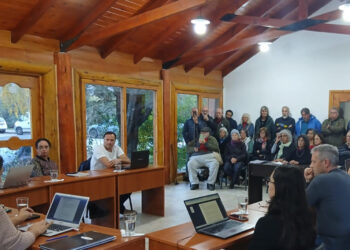 Un colectivo de jubilados y personas mayores lidera el reclamo por los incendios forestales de Chubut