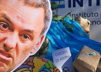 “Acá nadie está de Adorni”: la protesta del INTI en la General Paz con caretas del jefe de gabinete