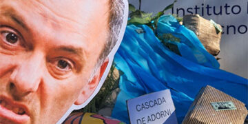 “Acá nadie está de Adorni”: la protesta del INTI en la General Paz con caretas del jefe de gabinete