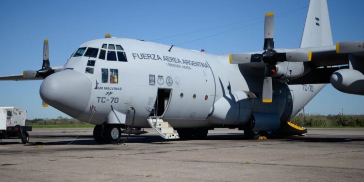 Argentina envía un Hércules a Bolivia para proveer alimentos en medio de duras marchas opositoras