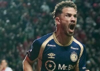 Argentinos Juniors se impuso ante Huracán y avanzó a semifinales del Torneo Apertura
