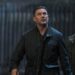 Aseguran que Tom Hardy fue despedido de la serie “MobLand” por problemas en el set