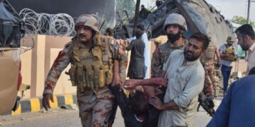 Ataque terrorista en Pakistán contra un tren militar dejó 24 víctimas