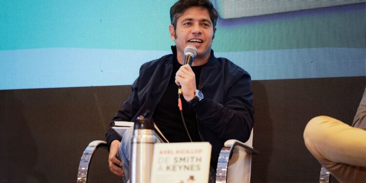 Axel Kicillof se presentó en la Feria del Libro y vuelve a debatir con Javier Milei con teoría economía publicada