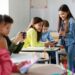 Celulares en escuelas: la Unesco propone formar una «ciudadanía digital» para «aprovechar las oportunidades que ofrecen las nuevas tecnologías”