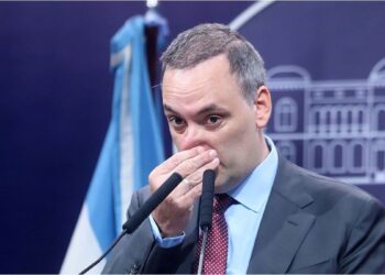 Crisis sin fin del Gobierno: ahora piden la detención de Manuel Adorni por “apretar a un testigo”