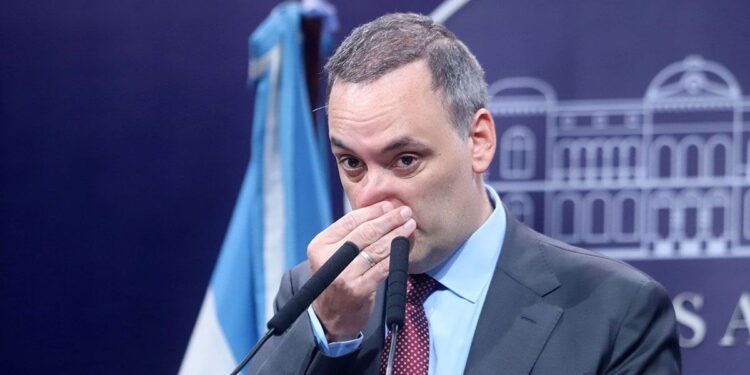 Crisis sin fin del Gobierno: ahora piden la detención de Manuel Adorni por “apretar a un testigo”