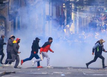 Disturbios en Bolivia: manifestantes exigen la renuncia de Rodrigo Paz en medio de crisis económica