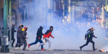 Disturbios en Bolivia: manifestantes exigen la renuncia de Rodrigo Paz en medio de crisis económica
