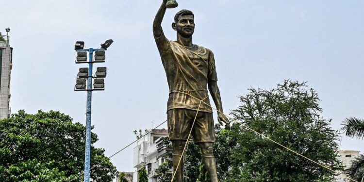 En India retiraron la estatua de Lionel Messi de 21 metros: los motivos