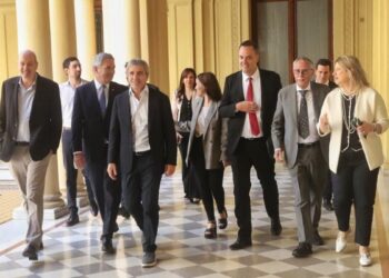 En medio de las tensiones internas, Manuel Adorni reúne al Gabinete y reaparece en conferencia de prensa