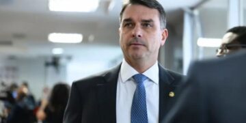 Flavio Bolsonaro admite haberse reunido con un banquero acusado de fraude