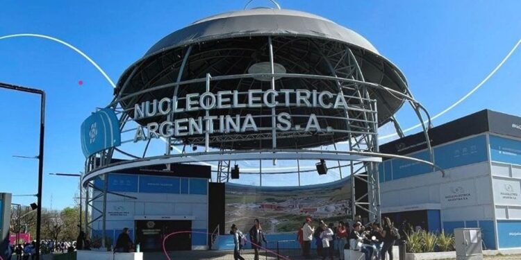 Informe de Manuel Adorni reveló gastos millonarios de la empresa Nucleoeléctrica con la tarjeta corporativa