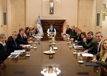 Javier Milei reunió al Gabinete y volvió a respaldar a Manuel Adorni en medio de la crisis interna