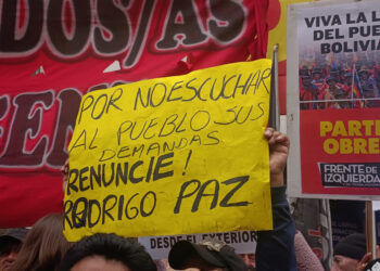 La comunidad boliviana marchó contra la represión de Rodrigo Paz y denunció la complicidad de Javier Milei