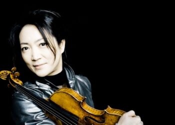 La destacada violinista Akiko Suwanai se presenta en el Teatro Colón