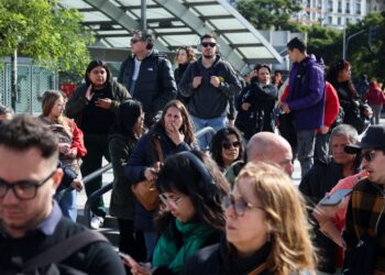 La odisea de viajar: un mayo caótico por el ajuste en transporte