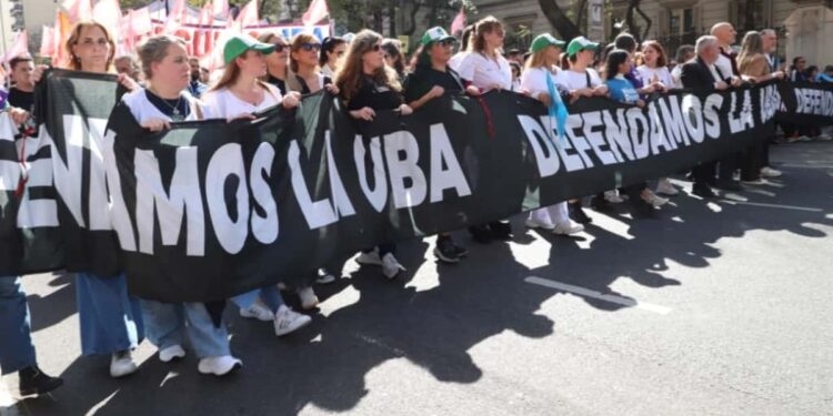 Marcha Federal Universitaria en VIVO: cuáles son los principales reclamos y a qué hora es el acto central