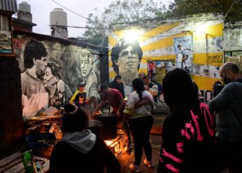 Olla popular en la casa de Diego: “Milei es hambre”