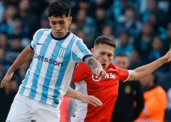 Racing empató con Huracán en un partido sin goles ni juego, pero ambos clasificaron a octavos