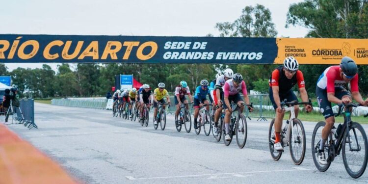 Río Cuarto volvió a escena con el Argentino de Ruta 2026 y reunió a más de 250 ciclistas